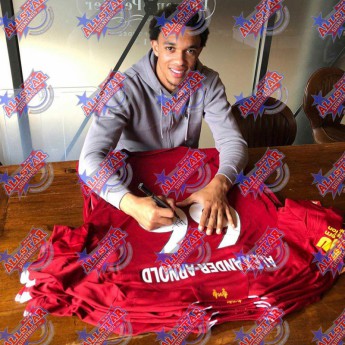 Słynni piłkarze koszulka w antyramie Alexander-Arnold 2019-20 Signed Shirt (Framed)