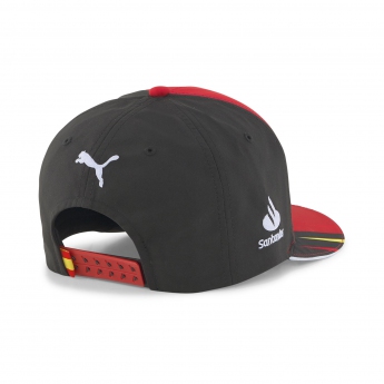 Ferrari dziecięca czapka flat Carlos Sainz redblack F1 Team 2022