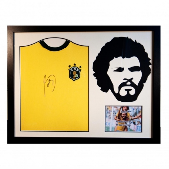 Słynni piłkarze koszulka w antyramie Brasil Socrates Signed Shirt Silhouette
