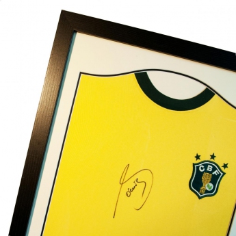 Słynni piłkarze koszulka w antyramie Brasil Socrates Signed Shirt Silhouette