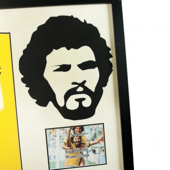 Słynni piłkarze koszulka w antyramie Brasil Socrates Signed Shirt Silhouette