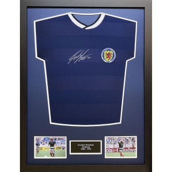 Słynni piłkarze koszulka w antyramie Scottish FA 1986 Strachan Signed Shirt (Framed)