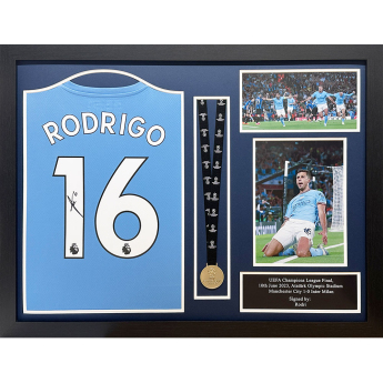 Słynni piłkarze koszulka w antyramie Manchester City FC 2021-2022 Rodri Signed Shirt & Medal (Framed)