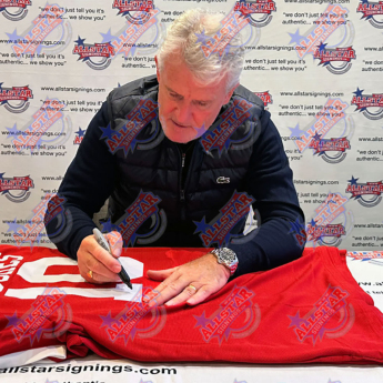 Słynni piłkarze koszulka w antyramie Manchester United FC 1985 Hughes Signed Shirt (Framed)