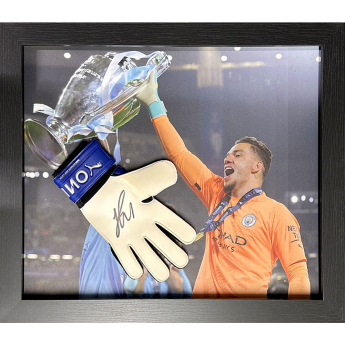 Słynni piłkarze rękawica w antyramie Manchester City FC Ederson Signed Glove (Framed)