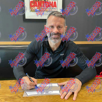 Słynni piłkarze koszulki w ramkach Manchester United FC 2021-2022 Giggs & Scholes Signed Shirts (Dual Framed)