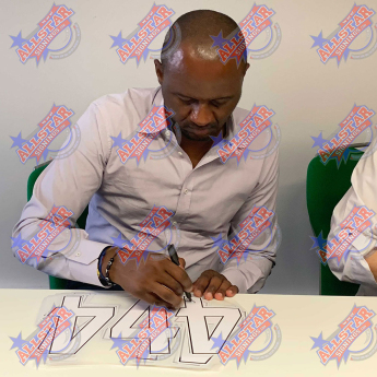 Słynni piłkarze piłkarska koszulka meczowa Arsenal FC 2020-2021 Vieira Signed Shirt