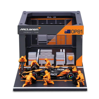 Samochody i motocykle model 1/43 McLaren F1 Oscar Piastri with a model of the box