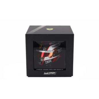 Samochody i motocykle model kasku 1:5 Charles Leclerc - SF Abu Dhabi 2025
