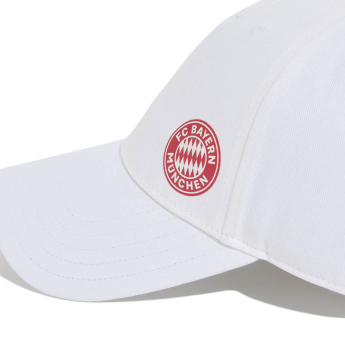 Bayern Monachium czapka baseballówka Essentials white