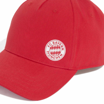 Bayern Monachium czapka baseballówka Essentials red