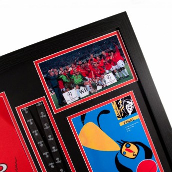 Słynni piłkarze koszulka w antyramie Manchester United 1999 Champions League Final Signed Shirt (Framed)
