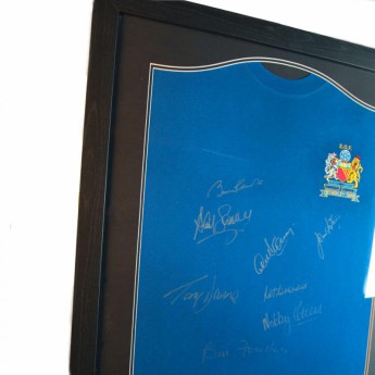 Słynni piłkarze koszulka w antyramie Manchester United 1968 European Cup Final Signed Shirt (Framed)