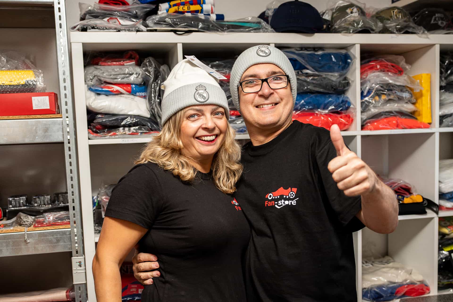 Ludzie stojący za e-shopem Fan-Store